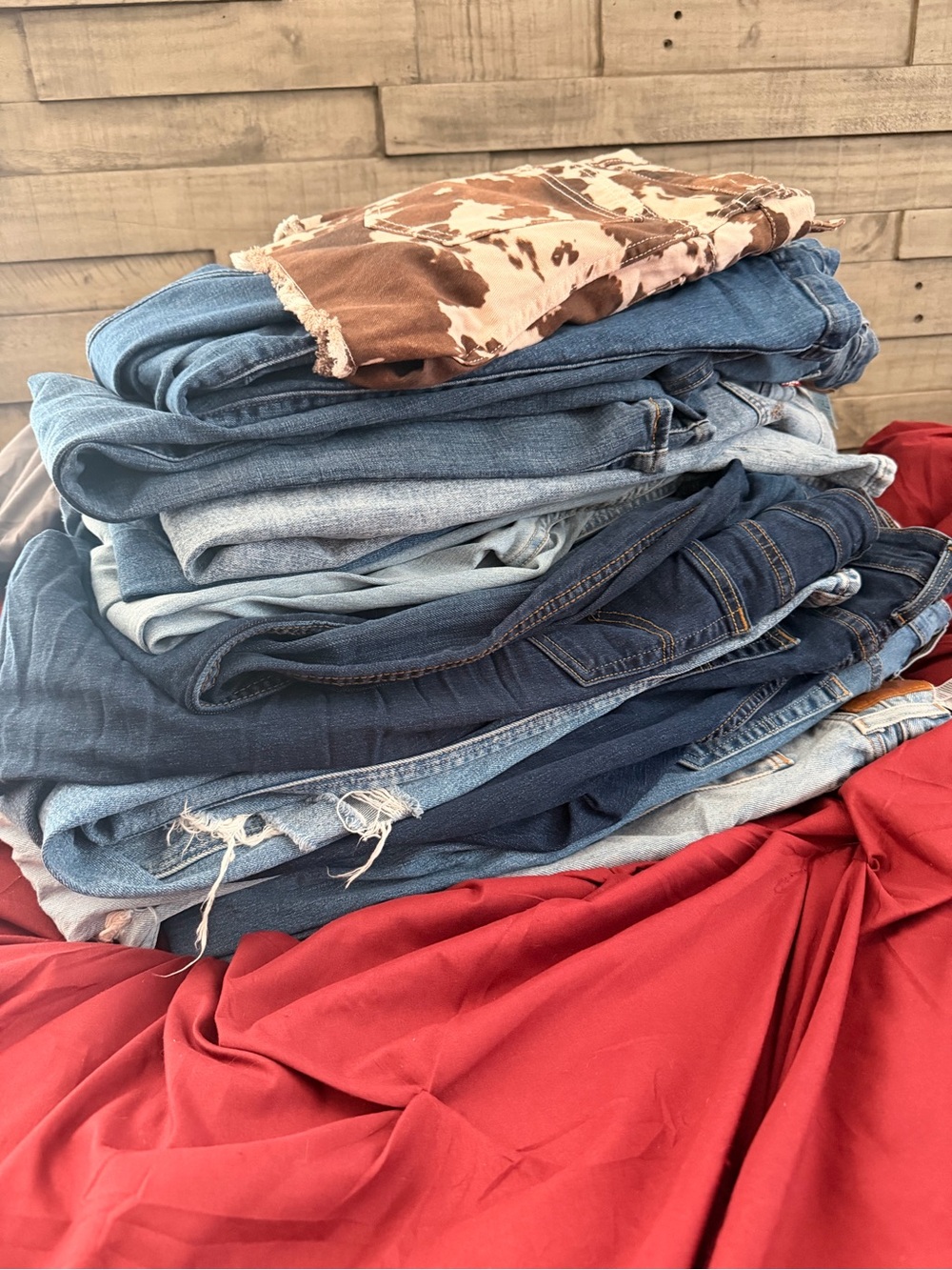 Lots of jeans. Mostly 27”X34”